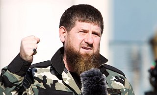 Ramsan Kadyrow fordert die Auslöschung von ukrainischen Städten, «damit wir den fernen Horizont sehen können». - -/AP/dpa Ramsan Kadyrow fordert die Auslöschung von ukrainischen Städten, «damit wir den fernen Horizont sehen können». - -/AP/dpa