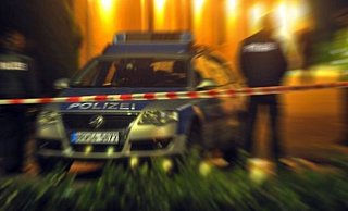 Die Polizei eilte gleich mit mehreren Einsatzfahrzeugen zur Brackweder Hauptstraße. - Symbolfoto: dpa Die Polizei eilte gleich mit mehreren Einsatzfahrzeugen zur Brackweder Hauptstraße. - Symbolfoto: dpa