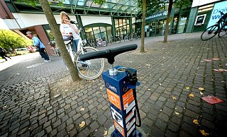 Über eine neue Pumpstation können sich Radler in Gütersloh freuen. Da diese frei zugänglich ist, ist sie zum Ärger des ADFC auch Randalierer ausgesetzt. - Andreas Frücht Über eine neue Pumpstation können sich Radler in Gütersloh freuen. Da diese frei zugänglich ist, ist sie zum Ärger des ADFC auch Randalierer ausgesetzt. - Andreas Frücht