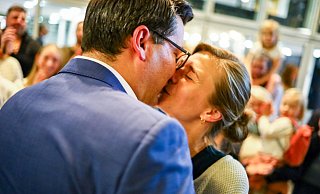 Der neue CDU-Bundestagsabgeordnete Joachim Ebmeyer (Wahlkreis Herford-Minden-Lübbecke II) und seine Frau Silke Ebmeyer feierten den Wahlsieg. - Daniel Salmon Der neue CDU-Bundestagsabgeordnete Joachim Ebmeyer (Wahlkreis Herford-Minden-Lübbecke II) und seine Frau Silke Ebmeyer feierten den Wahlsieg. - Daniel Salmon