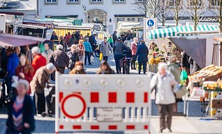 Die Wochenmarkt-Händler müssen zur Weihnachtsmarkts-Zeit stets umziehen. Die Frage ist diesem Jahr nur: Wohin? - Archivfoto Besim Mazhiqi Die Wochenmarkt-Händler müssen zur Weihnachtsmarkts-Zeit stets umziehen. Die Frage ist diesem Jahr nur: Wohin? - Archivfoto Besim Mazhiqi
