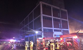 Vom Feuer betroffen war eine nebenstehende Halle, dennoch musste auch die Stromversorgung des Kornhauses unterbrochen werden. - Simone Flörke Vom Feuer betroffen war eine nebenstehende Halle, dennoch musste auch die Stromversorgung des Kornhauses unterbrochen werden. - Simone Flörke