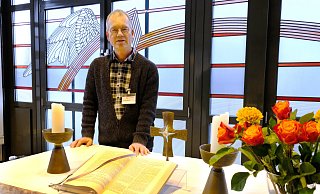 Seelsorger Matthias Wasmuth in dem kleinen Gottesdienstraum im Erdgeschoss des Klinikums Mitte. - Susanne Lahr Seelsorger Matthias Wasmuth in dem kleinen Gottesdienstraum im Erdgeschoss des Klinikums Mitte. - Susanne Lahr