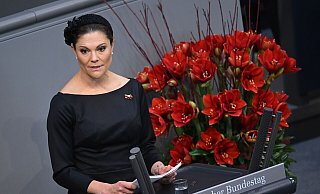 Die schwedische Kronprinzessin Victoria spricht bei der zentralen Gedenkveranstaltung zum Volkstrauertag im Deutschen Bundestag. - Britta Pedersen/dpa Die schwedische Kronprinzessin Victoria spricht bei der zentralen Gedenkveranstaltung zum Volkstrauertag im Deutschen Bundestag. - Britta Pedersen/dpa