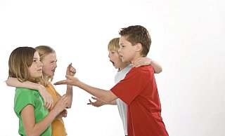 Kinder müssen lernen, Konflikte sachlich zu lösen. - picture alliance Kinder müssen lernen, Konflikte sachlich zu lösen. - picture alliance