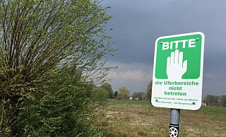 Eindeutige Hinweisschilder am Dalkeweg werden offenbar von einigen Menschen hartnäckig ignoriert. - Christian Bröder Eindeutige Hinweisschilder am Dalkeweg werden offenbar von einigen Menschen hartnäckig ignoriert. - Christian Bröder