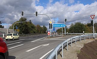 Frei: Die Bürger können wieder in Schloß Holte-Stukenbrock, an der Oerlinghauser Straße, auf die A 33 in Richtung Paderborn und auch Bielefeld auffahren. - Birgit Guhlke Frei: Die Bürger können wieder in Schloß Holte-Stukenbrock, an der Oerlinghauser Straße, auf die A 33 in Richtung Paderborn und auch Bielefeld auffahren. - Birgit Guhlke