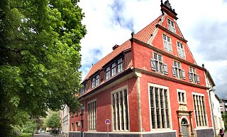 Warum hat das Frühherrenhaus ein Loch. War hier Spionage im Spiel? - Kiel-Steinkamp Warum hat das Frühherrenhaus ein Loch. War hier Spionage im Spiel? - Kiel-Steinkamp