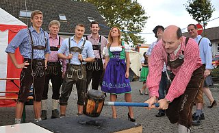 Zünftig in Lederhosen und im Dirndl: Der Löschzug Schweicheln der Freiwilligen Feuerwehr lädt zum Oktoberfest ein. - Jenniches Zünftig in Lederhosen und im Dirndl: Der Löschzug Schweicheln der Freiwilligen Feuerwehr lädt zum Oktoberfest ein. - Jenniches