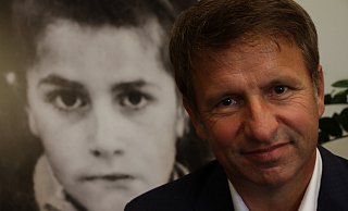 Die Aufnahme eines jüdischen Jungen des niederländischen Fotografen Ruben Timman aus dem „Museum der Menschheit" gehört zu den Lieblingsbildern des Kunstfreundes Michael Stickeln. - Dieter Scholz Die Aufnahme eines jüdischen Jungen des niederländischen Fotografen Ruben Timman aus dem „Museum der Menschheit" gehört zu den Lieblingsbildern des Kunstfreundes Michael Stickeln. - Dieter Scholz