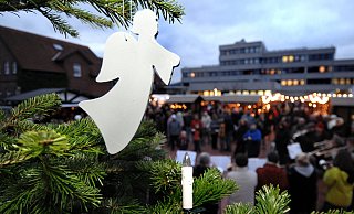 Bleibt er erhalten? Und wenn ja - wie? Der Gadderbaumer Weihnachtsmarkt. - BARBARA FRANKE Bleibt er erhalten? Und wenn ja - wie? Der Gadderbaumer Weihnachtsmarkt. - BARBARA FRANKE