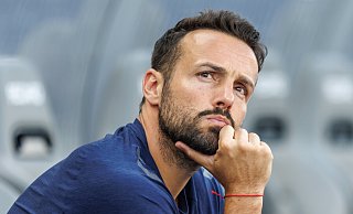 Im Konzept von Paderborns Trainer Ralf Kettemann spielt Kommunikation eine große Rolle. Ihm ist es wichtig zu hören, was seine Spieler denken. - picture alliance/dpa Im Konzept von Paderborns Trainer Ralf Kettemann spielt Kommunikation eine große Rolle. Ihm ist es wichtig zu hören, was seine Spieler denken. - picture alliance/dpa