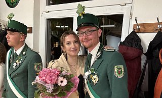Das Königspaar Hubertus Vogt und Julia Schreder freut sich auf das Asselner Schützenfest 2025. - Heimatschutzverein Asseln Das Königspaar Hubertus Vogt und Julia Schreder freut sich auf das Asselner Schützenfest 2025. - Heimatschutzverein Asseln