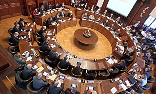 Dicht an dicht wird im Mai im Rathaussaal niemand sitzen. - Frank-Michael Kiel-Steinkamp Dicht an dicht wird im Mai im Rathaussaal niemand sitzen. - Frank-Michael Kiel-Steinkamp