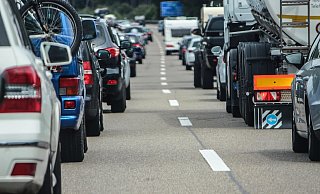 Ein Kleintransporter stand auf der A2 in Vollbrand. - (Symbolbild): Pixabay Ein Kleintransporter stand auf der A2 in Vollbrand. - (Symbolbild): Pixabay