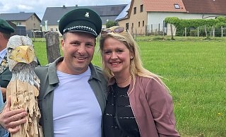 Tassilo Kersting sicherte sich mit dem 263. Schuss den Titel und nahm seine Frau Melissa zur neuen Königin. - Heimatschutzverein Leiberg Tassilo Kersting sicherte sich mit dem 263. Schuss den Titel und nahm seine Frau Melissa zur neuen Königin. - Heimatschutzverein Leiberg