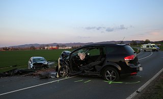 Zwei Autos kollidierten frontal auf der Mindener Straße in Preußisch Oldendorf. - Ilka Gülker Zwei Autos kollidierten frontal auf der Mindener Straße in Preußisch Oldendorf. - Ilka Gülker