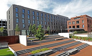 Das Intercity-Hotel Herford steht seit einem Jahr zur Übernahme durch einen Betreiber bereit. Das Gebäude wird aufwendig unterhalten. - Frank-Michael Kiel-Steinkamp Das Intercity-Hotel Herford steht seit einem Jahr zur Übernahme durch einen Betreiber bereit. Das Gebäude wird aufwendig unterhalten. - Frank-Michael Kiel-Steinkamp