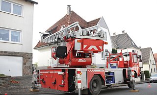 Im Einsatz: Die ehemalige Drehleiter der Brakeler Feuerwehr leistet nun ihre Dienste für den Handwerksbetreieb von Daniel Bräuer. - Dieter Scholz Im Einsatz: Die ehemalige Drehleiter der Brakeler Feuerwehr leistet nun ihre Dienste für den Handwerksbetreieb von Daniel Bräuer. - Dieter Scholz