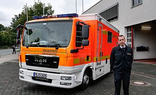 Brandrat Michael Beivers ist Abteilungsleiter Rettungsdienst bei der Feuerwehr Paderborn. Hier is er mit dem Schwerlastrettungswagen vor der Feuerwache Süd in Paderborn zu sehen. - Ralph Meyer Brandrat Michael Beivers ist Abteilungsleiter Rettungsdienst bei der Feuerwehr Paderborn. Hier is er mit dem Schwerlastrettungswagen vor der Feuerwache Süd in Paderborn zu sehen. - Ralph Meyer