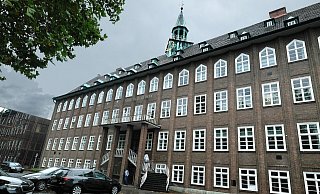 Das ESG, hier der älteste Gebäude aus dem Jahr 1928 mit dem Dachreiter, wird für voraussichtlich 46 Millionen Euro saniert und erweitert. - Andreas Frücht Das ESG, hier der älteste Gebäude aus dem Jahr 1928 mit dem Dachreiter, wird für voraussichtlich 46 Millionen Euro saniert und erweitert. - Andreas Frücht
