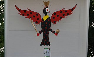 Kunterbunt: Der Holzadler für den Wettkampf um die Stadtkönigswürde hatten die Erbauer gestalterisch an das Stadtmaskottchen „Rieti“ angelehnt. - Birgit Vredenburg Kunterbunt: Der Holzadler für den Wettkampf um die Stadtkönigswürde hatten die Erbauer gestalterisch an das Stadtmaskottchen „Rieti“ angelehnt. - Birgit Vredenburg