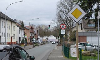 Anders als in diesem Bereich in Höhe des Kindergartens Fasanenweg gilt in anderen Teilen der Mastbruchstraße kein Tempo 30. - Hans-Hermann Igges Anders als in diesem Bereich in Höhe des Kindergartens Fasanenweg gilt in anderen Teilen der Mastbruchstraße kein Tempo 30. - Hans-Hermann Igges