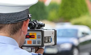Über vier Stunden kontrollierte die Polizei die Geschwindigkeit von Fahrzeugen auf der B 64. (Themenbild) - Andreas Zobe Über vier Stunden kontrollierte die Polizei die Geschwindigkeit von Fahrzeugen auf der B 64. (Themenbild) - Andreas Zobe