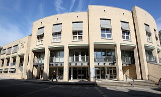Der Kreis Herford will einen 20.000-Euro-Zuschuss für ein Versorgungszentrum beisteuern. - Frank-Michael Kiel-Steinkamp Der Kreis Herford will einen 20.000-Euro-Zuschuss für ein Versorgungszentrum beisteuern. - Frank-Michael Kiel-Steinkamp