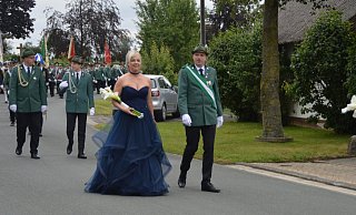 Zug durchs Dorf: Nur alle vier Jahre feiert Bremerberg Schützenfest. Dafür besonders prächtig. - Jonas Gröne Zug durchs Dorf: Nur alle vier Jahre feiert Bremerberg Schützenfest. Dafür besonders prächtig. - Jonas Gröne