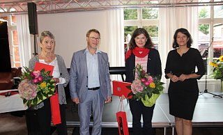 Wichtige Frauen in der SPD: Annette Jürgensmeier (50 Jahre Mitglied, v. l.), Ortsvorsitzender Ralf Dräger, Sabine Amsbeck-Dopheide sowie MdB Elvan Korkmaz-Emre. - Jose Cubick Wichtige Frauen in der SPD: Annette Jürgensmeier (50 Jahre Mitglied, v. l.), Ortsvorsitzender Ralf Dräger, Sabine Amsbeck-Dopheide sowie MdB Elvan Korkmaz-Emre. - Jose Cubick