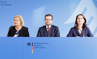 Faeser, Buschmann und Baerbock informierten nach dem Gespräch gemeinsam. - Carsten Koall/dpa Faeser, Buschmann und Baerbock informierten nach dem Gespräch gemeinsam. - Carsten Koall/dpa