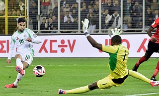 Half Algerien entscheidend mit in der WM-Qualifikation: der Wolfsburger Mohamed Amoura (Archivbild) - Fateh Guidoum/AP/dpa Half Algerien entscheidend mit in der WM-Qualifikation: der Wolfsburger Mohamed Amoura (Archivbild) - Fateh Guidoum/AP/dpa