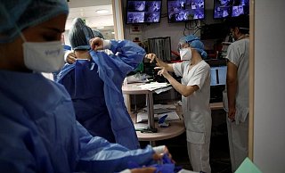 Die Zahl der Corona-Patienten in Bielefelder Krankenhäusern steigt. - Reuters (Symbolbild) Die Zahl der Corona-Patienten in Bielefelder Krankenhäusern steigt. - Reuters (Symbolbild)