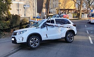 Die Fahrerin gab an, von der Sonne geblendet worden zu sein. - Feuerwehr Bochum Die Fahrerin gab an, von der Sonne geblendet worden zu sein. - Feuerwehr Bochum