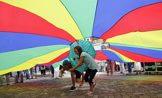 "Buntes Warburg": Unter diesem Titel feiern die Warburger in ihrer Stadt ein Fest für Demokratie und Toleranz. - Dieter Scholz "Buntes Warburg": Unter diesem Titel feiern die Warburger in ihrer Stadt ein Fest für Demokratie und Toleranz. - Dieter Scholz
