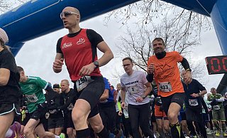 Sportliches Oerlinghausen. An die 500 Läufer und Walker machten in diesem Jahr beim Lipperreiher Weihnachtslauf mit - eine Rekordzahl. - Horst Biere Sportliches Oerlinghausen. An die 500 Läufer und Walker machten in diesem Jahr beim Lipperreiher Weihnachtslauf mit - eine Rekordzahl. - Horst Biere