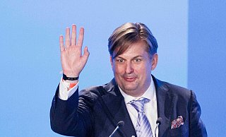 Maximilian Krah bei seiner Vorstellungsrede als AfD-Spitzenkandidat für die Europawahl der AfD Europawahlversammlung in der Messe Magdeburg. - Carsten Koall/dpa Maximilian Krah bei seiner Vorstellungsrede als AfD-Spitzenkandidat für die Europawahl der AfD Europawahlversammlung in der Messe Magdeburg. - Carsten Koall/dpa