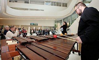 Das Montforthaus in Feldkirch versteht sich als offenes Kulturangebot. Dazu gehören auch monatliche Konzerte eines Konservatoriums, die kostenfrei besucht werden können - Peter Steinert Das Montforthaus in Feldkirch versteht sich als offenes Kulturangebot. Dazu gehören auch monatliche Konzerte eines Konservatoriums, die kostenfrei besucht werden können - Peter Steinert