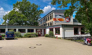 Die Schülerin besucht das Westfalen-Kolleg. - Andreas Zobe Die Schülerin besucht das Westfalen-Kolleg. - Andreas Zobe