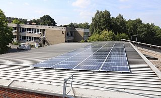 Die Grünen wollen die Installation von Photovoltaik-Anlagen auf Gebäuden, die in Hand der Gemeinde Kirchlengern sind, weiter vorantreiben. - Burkhard Hoeltzenbein (Symbolfoto) Die Grünen wollen die Installation von Photovoltaik-Anlagen auf Gebäuden, die in Hand der Gemeinde Kirchlengern sind, weiter vorantreiben. - Burkhard Hoeltzenbein (Symbolfoto)