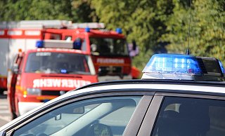 Die Rettungskräfte kümmerten sich bei dem Einsatz in Brakel um den Verletzten. - David Schellenberg Die Rettungskräfte kümmerten sich bei dem Einsatz in Brakel um den Verletzten. - David Schellenberg