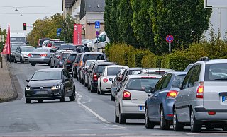 Im Bereich der Feldstraße staute es sich - bis auf die Eckendorfer Straße. - Andreas Zobe Im Bereich der Feldstraße staute es sich - bis auf die Eckendorfer Straße. - Andreas Zobe