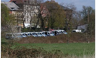 Zahlreiche Polizeifahrzeuge waren am Freitag in Minden vor Ort. - Christian Bendig Zahlreiche Polizeifahrzeuge waren am Freitag in Minden vor Ort. - Christian Bendig