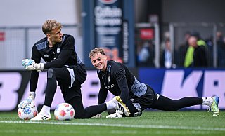 Arminia-Keeper Jonas Kersken (l.) hatte gegen Schalke Philip Hildesheim (r.) als Backup. - KROEGER/RHR-FOTO Arminia-Keeper Jonas Kersken (l.) hatte gegen Schalke Philip Hildesheim (r.) als Backup. - KROEGER/RHR-FOTO