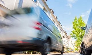 Statt Tempo 50 zeigte der Tacho des Autofahrers 90 Sachen an. - dpa Statt Tempo 50 zeigte der Tacho des Autofahrers 90 Sachen an. - dpa