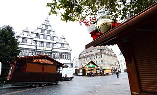 Der Weihnachtsmarkt soll am Freitag starten. Doch die offizielle Eröffnung durch Bürgermeister Michael Dreier ist abgesagt worden. - Lena Henning Der Weihnachtsmarkt soll am Freitag starten. Doch die offizielle Eröffnung durch Bürgermeister Michael Dreier ist abgesagt worden. - Lena Henning