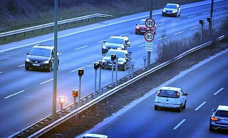 Der Streit geht weiter. Die Anwohner wollen, dass Tempo 80, wie angeordnet, tagsüber auf dem gesamten OWD gilt. Ab Samstag kommt zunächst ein 800-Meter-Stück dazu. Und Obacht: Der Blitzer wird auch auf 80 umgestellt - allerdings nicht sofort. - Andreas Frücht Der Streit geht weiter. Die Anwohner wollen, dass Tempo 80, wie angeordnet, tagsüber auf dem gesamten OWD gilt. Ab Samstag kommt zunächst ein 800-Meter-Stück dazu. Und Obacht: Der Blitzer wird auch auf 80 umgestellt - allerdings nicht sofort. - Andreas Frücht