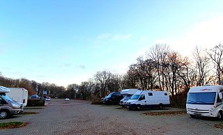 Sieben von zehn Plätzen sind belegt, zeigt eine Stichprobe mitten in der Woche im Dezember. Und: alles deutsche Kennzeichen. - Kurt Ehmke Sieben von zehn Plätzen sind belegt, zeigt eine Stichprobe mitten in der Woche im Dezember. Und: alles deutsche Kennzeichen. - Kurt Ehmke