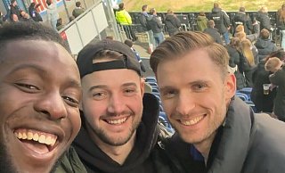 SCB-Kicker Andrew Agyeman (von links) erlebte mit Julian Stühmeier und Boris Glaveski vom TuS Dornberg seine Premiere auf der Alm. - Privat SCB-Kicker Andrew Agyeman (von links) erlebte mit Julian Stühmeier und Boris Glaveski vom TuS Dornberg seine Premiere auf der Alm. - Privat